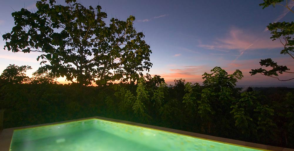 Villa Bulan Madu - Pool at dusk